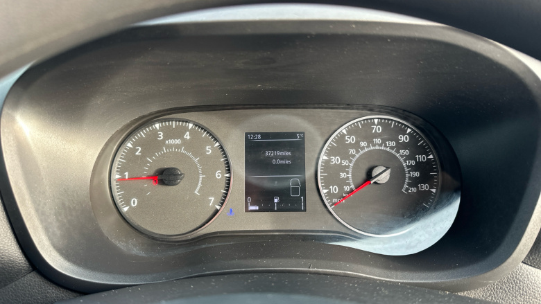 Renault Master Mwb Diesel Fwd MM35 Blue dCi 135 Advance Medium Roof Van